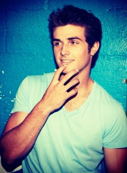 William Beau Mirchoff born January 13 1989 is an American actor 